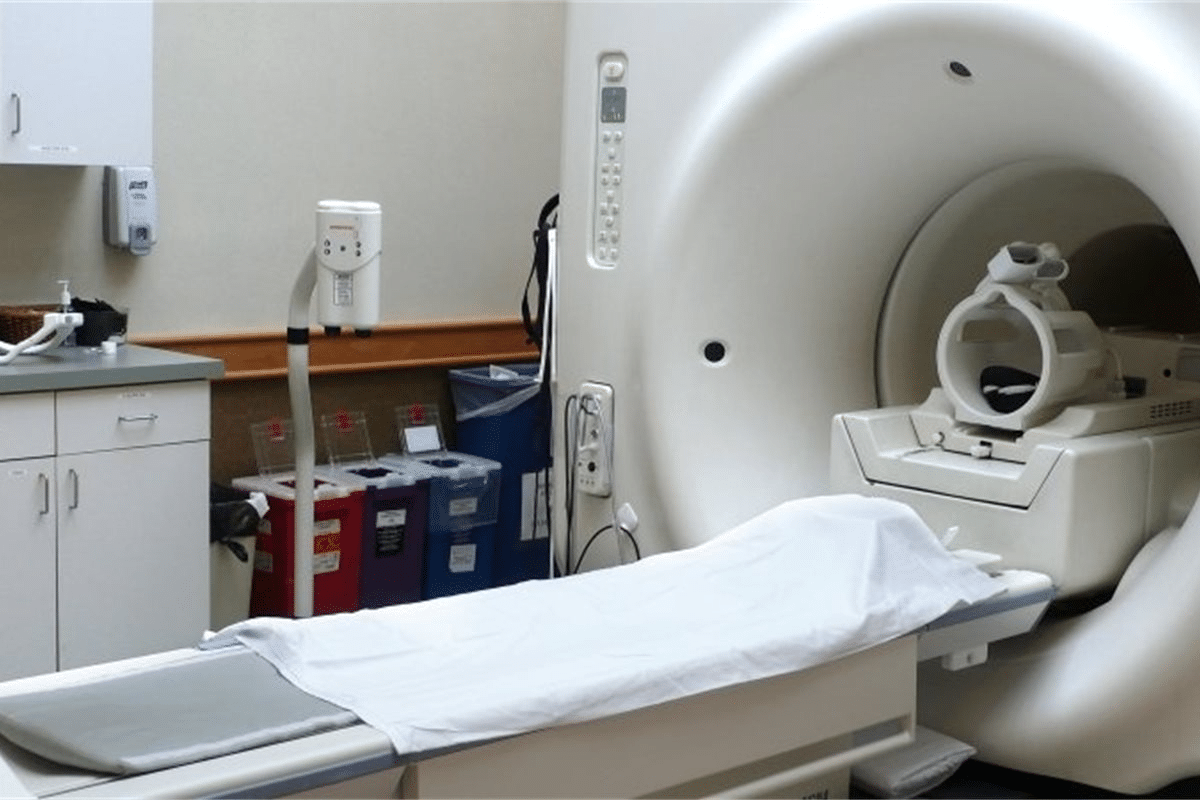 Cerebral Amyloid Risks: Best MRI Guide